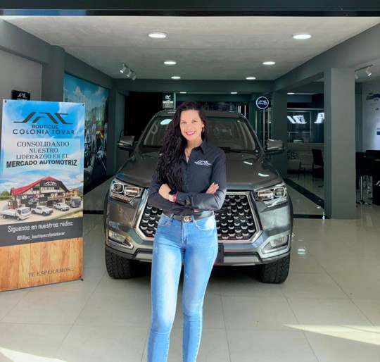 Iris - Asesora Comercial